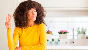 3-dicas-para-economizar-com-sua-empregada-doméstica-sem-precisar-demitir-durante-a-pandemia