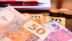 Empregada-doméstica-que-teve-redução-de-jornada-tem-que-receber-13°-salário-integral