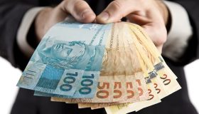 pagamento de salário no emprego doméstico